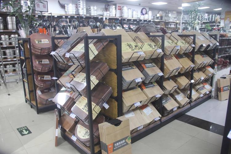 生活馆主要销售全系列居家生活用品,包括各种塑料制品,金属制品,日用